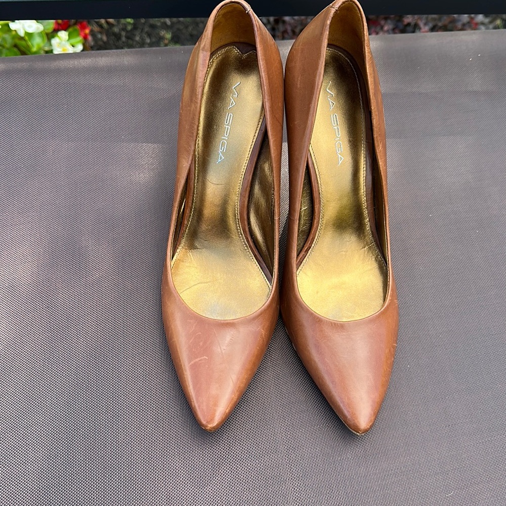 Classic Brown Pump by Via Spiga